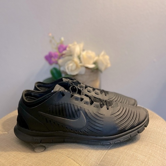 Nike Training Sneakers - Size 8.5 - Picture 3 of 12
